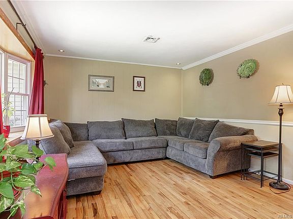 4th image of 71 Norwood Dr