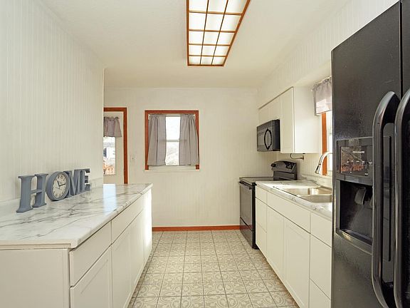 3rd image of 640 Millikin St