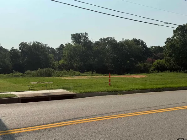 5358 Hollytree Dr, Tyler, TX 75703