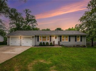 119 W 2nd St, Tonganoxie, KS 66086