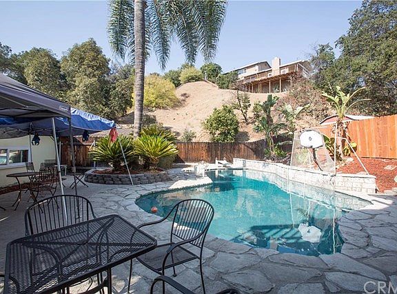 4th image of 1057 Loma Vista St