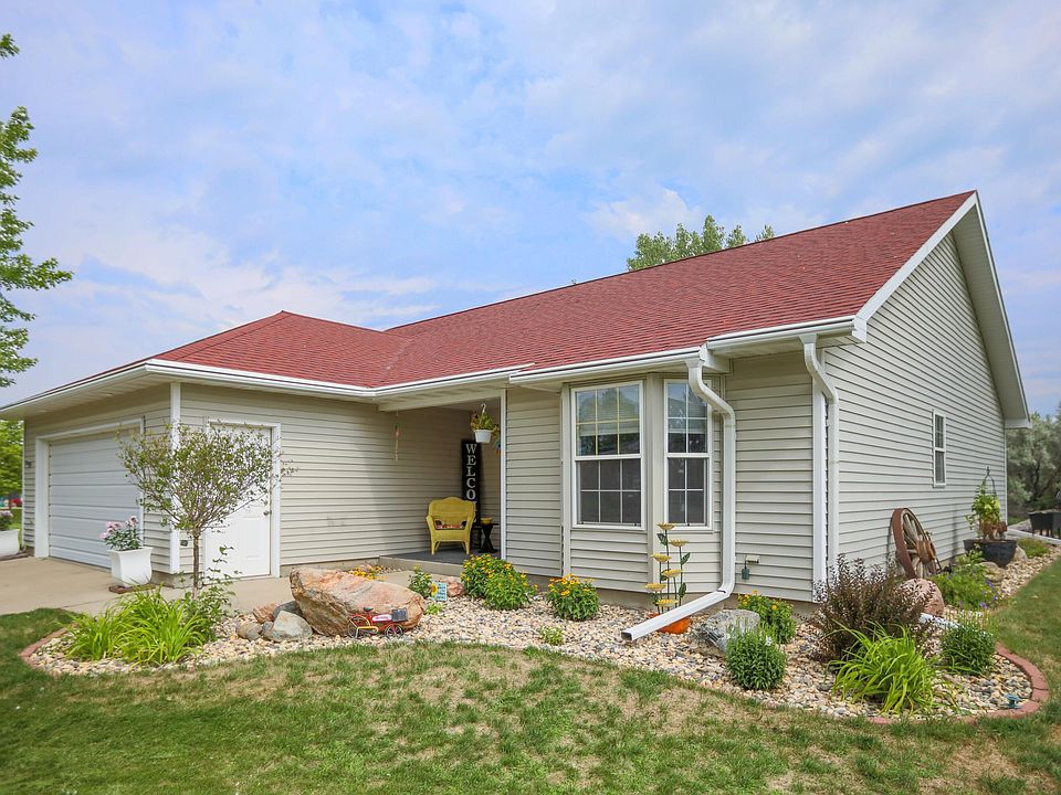 1st image of 1204 Willow Dr