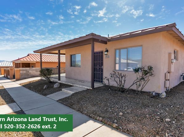 1935 W Banks Grove Pl