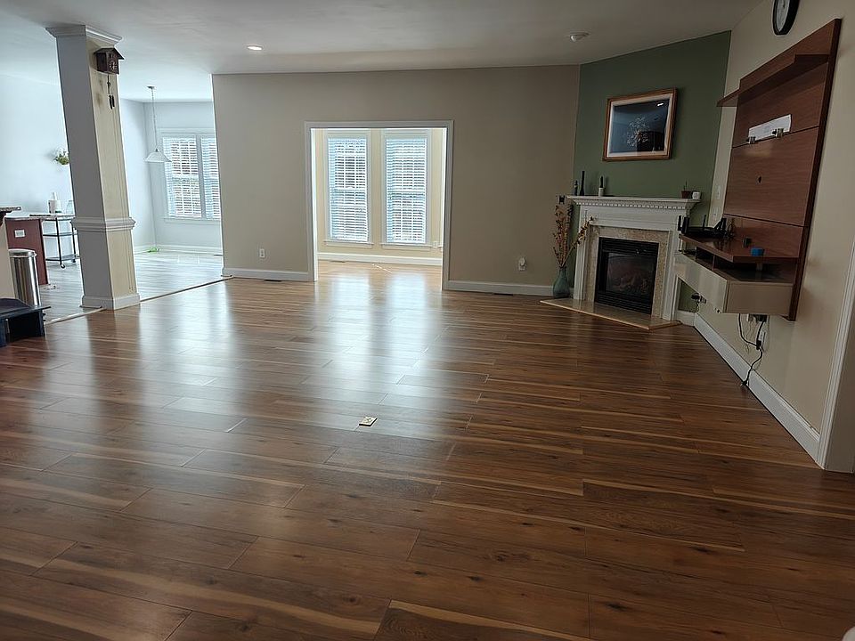 2nd image of 1704 Maizefield Ln