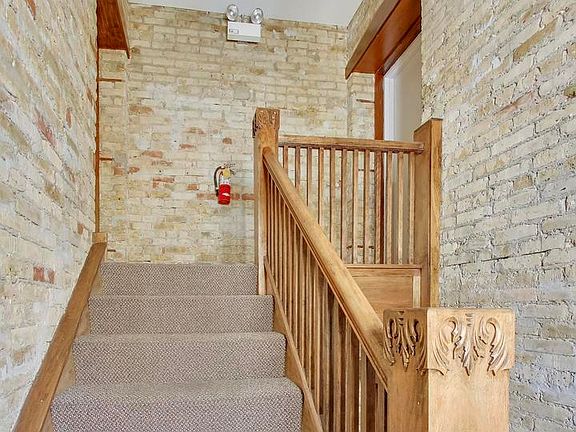 4th image of 4722 N Kenneth Ave APT 3W