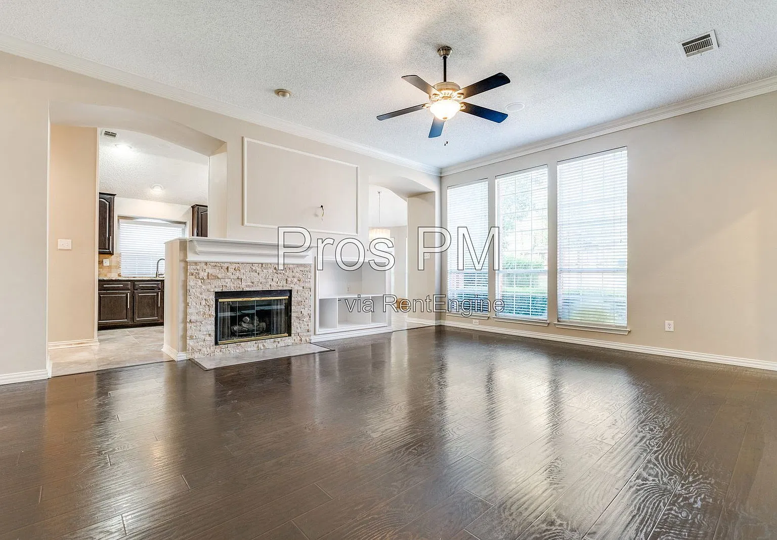 4 bed, 2.0 bath, 1947 sqft, $2,425 — Photo 3