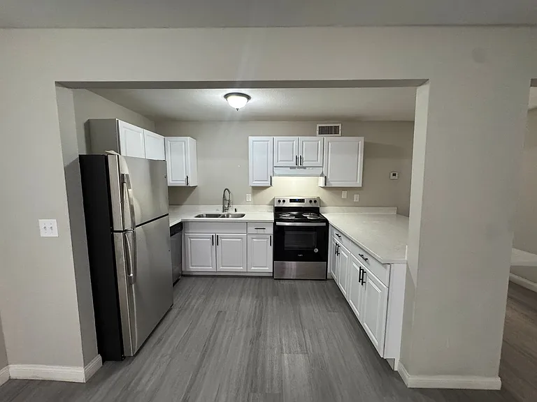 5237 Garden Ln — Photo 4