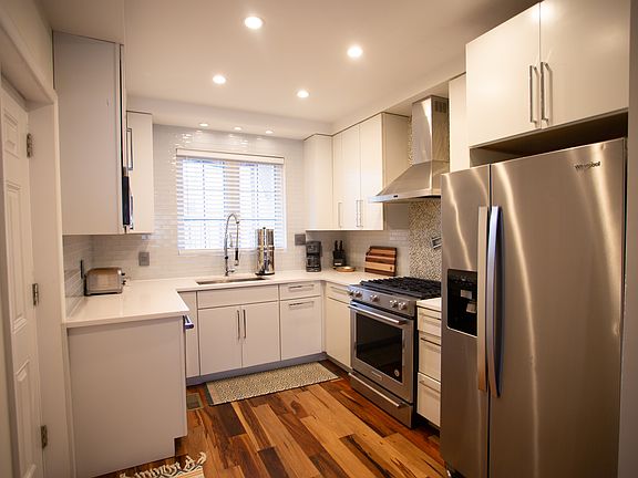 5th image of 2404 E Cumberland St