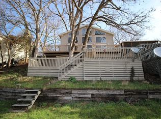 26099 223rd Ave, Delhi, IA 52223