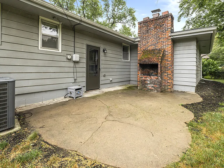 3612 S 105th St — Photo 32