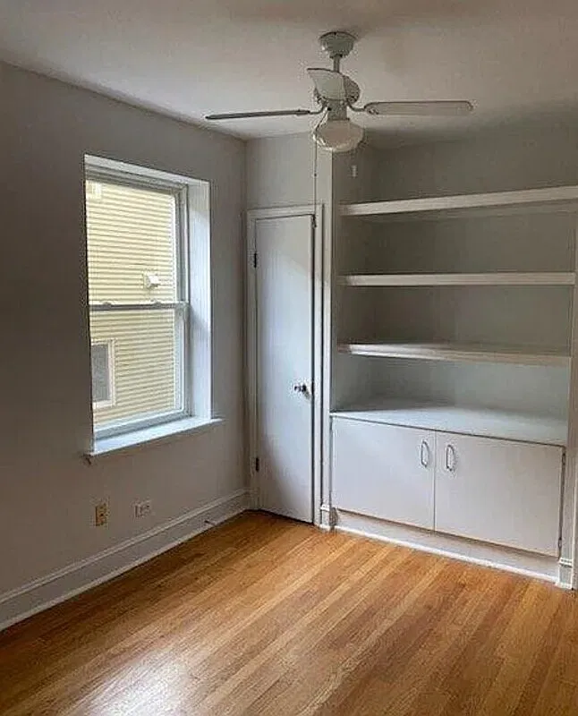 2 bed, 1.0 bath, 1000 sqft, $1,586 — Photo 2
