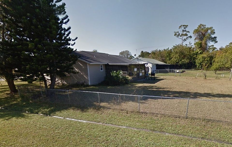 2nd image of 389 SE Inwood Ave