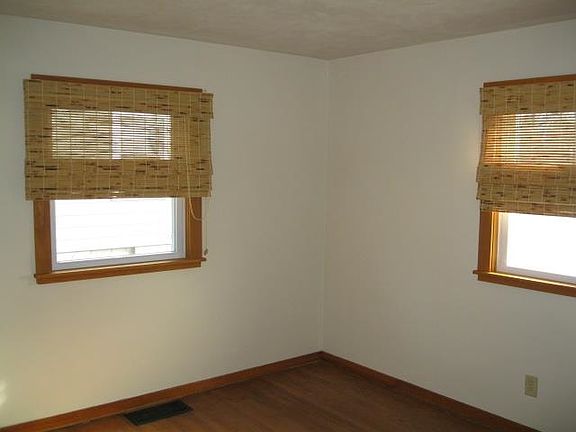 5th image of 352 Garden Dr