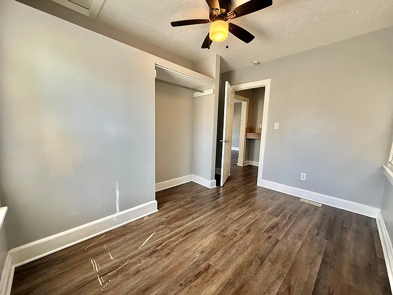 1427 W 54th St #3 — Photo 10