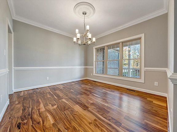 5th image of 155 Buckingham Ct