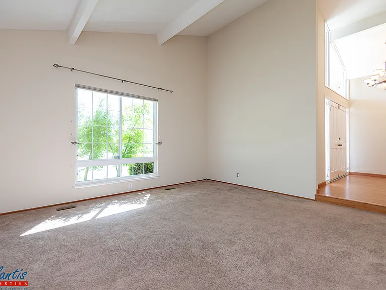 6043 Meridian Ave — Photo 2