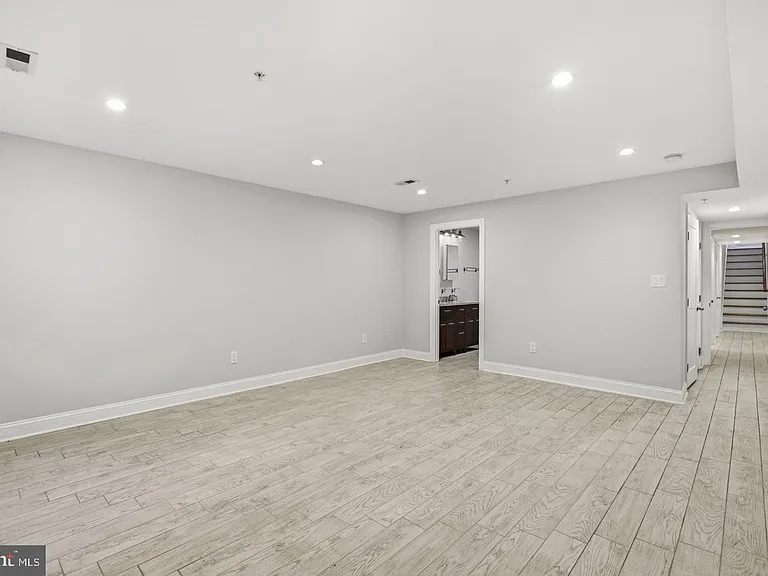 1820 Independence Ave SE #1 — Photo 23