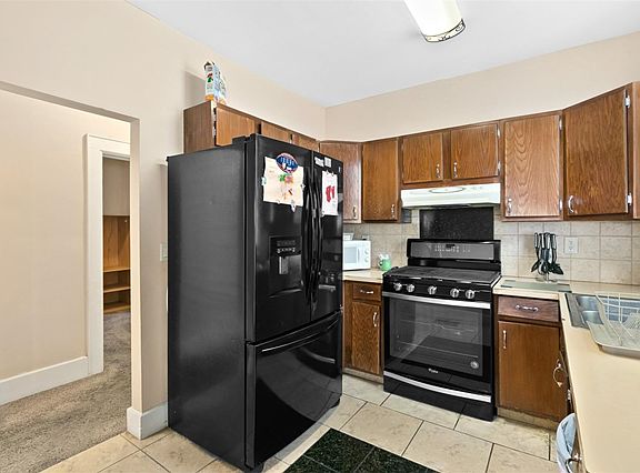 4th image of 3048 N Franklin St