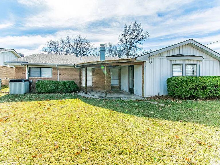 213 Melinda Dr — Photo 15