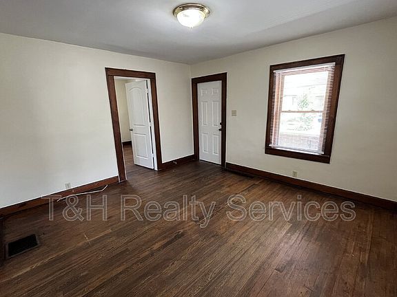 4th image of 1534 Dawson St