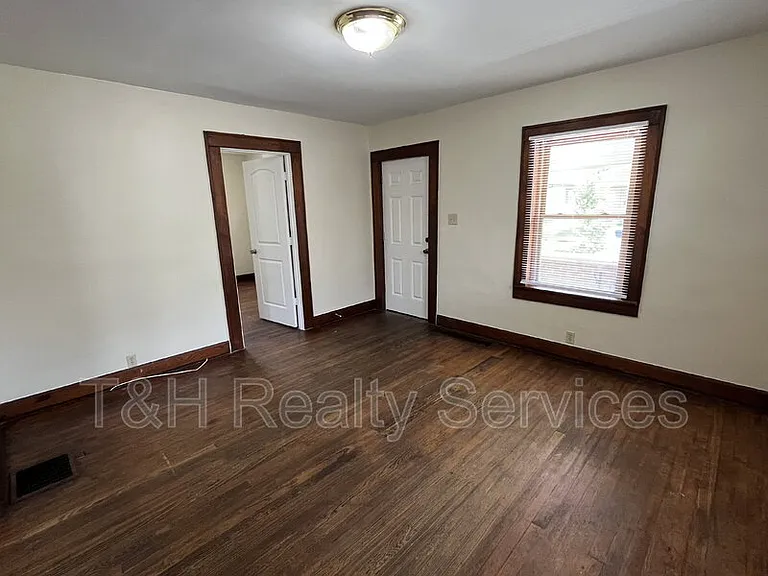 1534 Dawson St — Photo 4