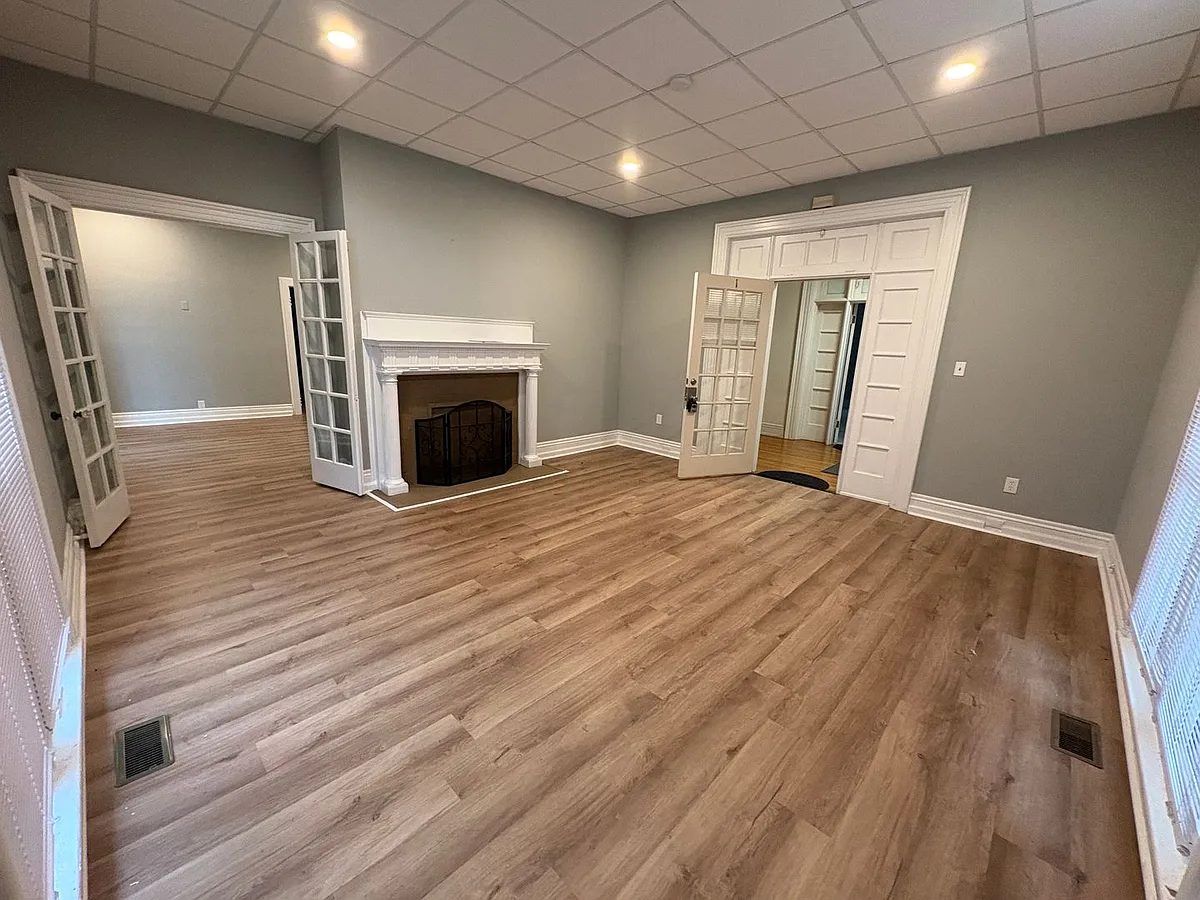 Building Photo - 110 Langhorne Ln #1