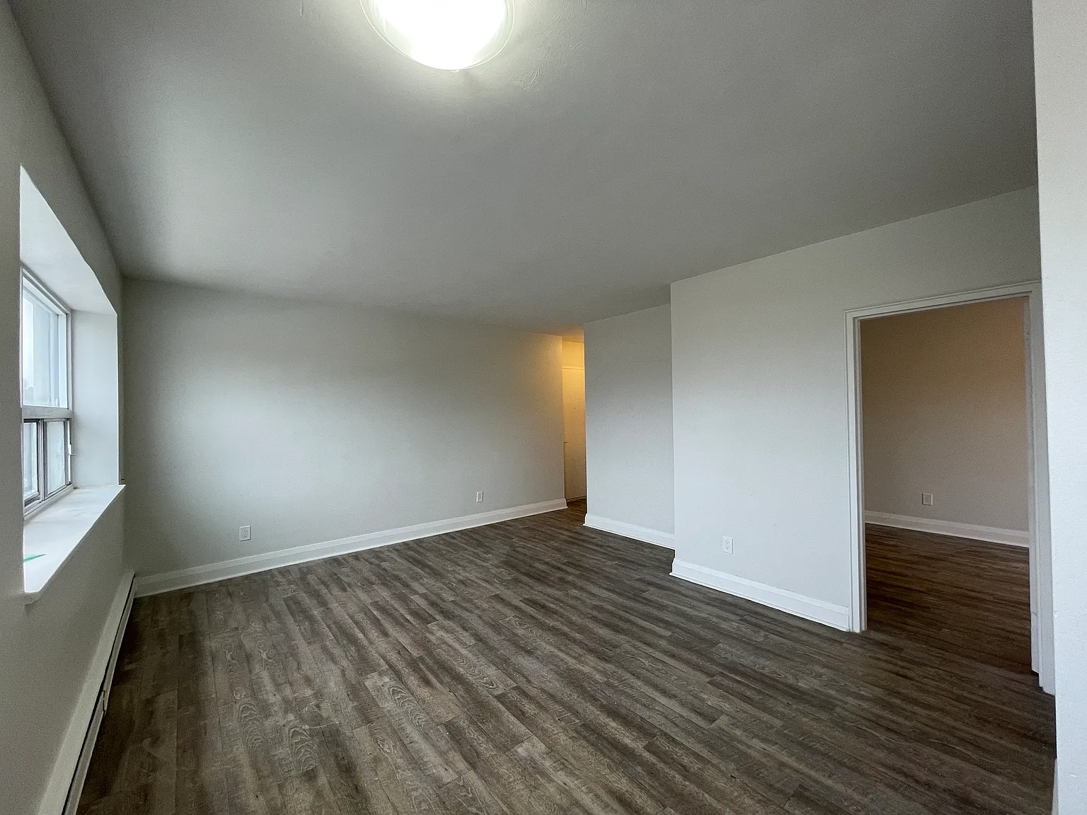 987 Mohawk Rd E — Photo 4