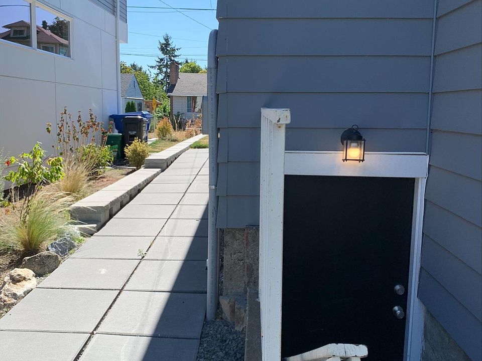 Front door Entrance
