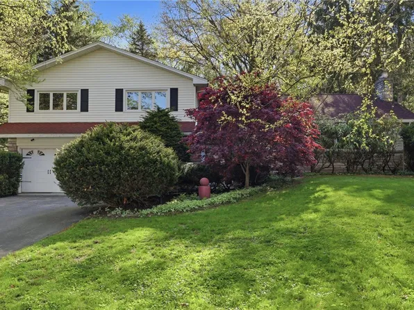 58 Landsdowne Ln, Rochester, NY 14618
