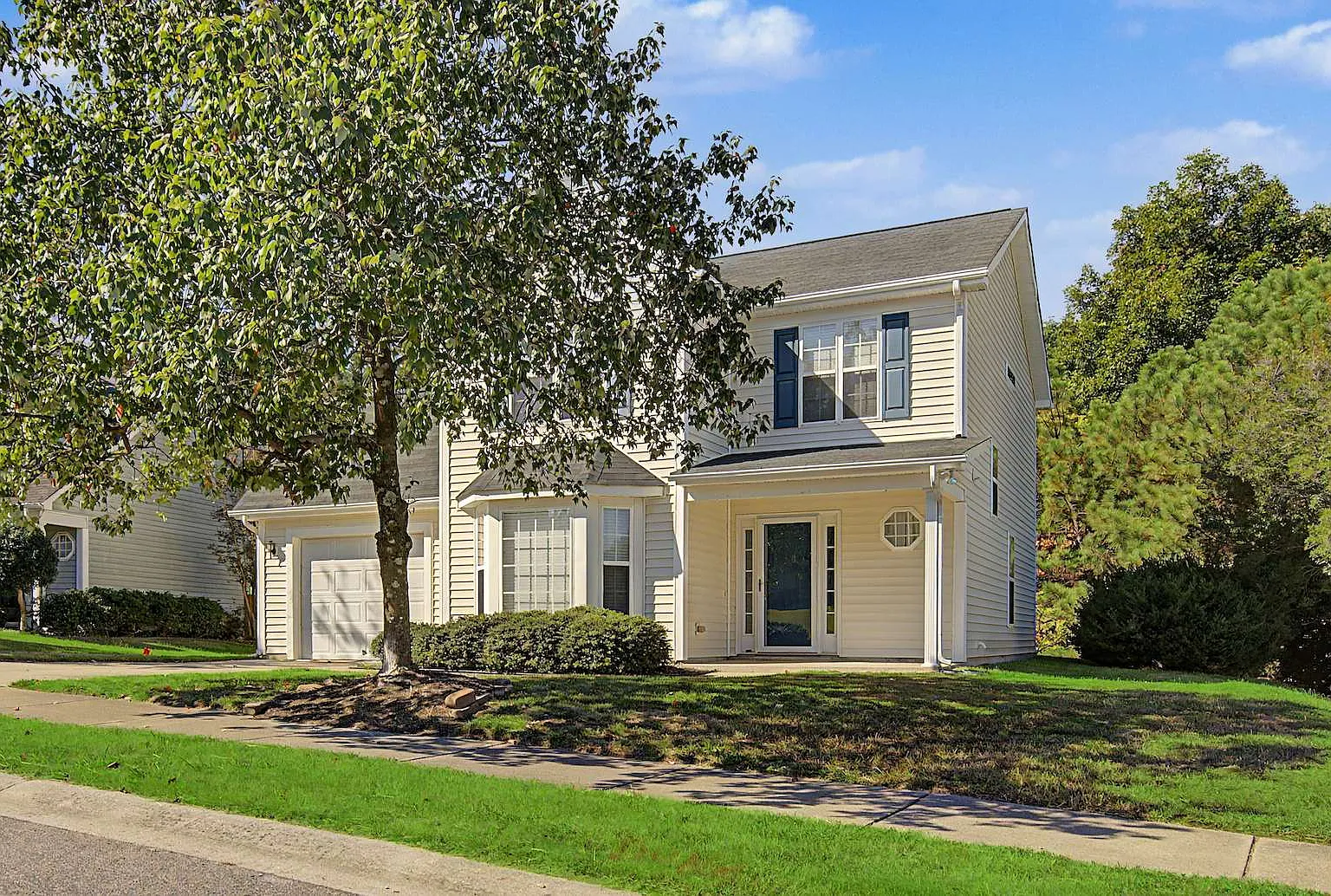 3 bed, 2.5 bath, 1656 sqft, $2,085 — Photo 1