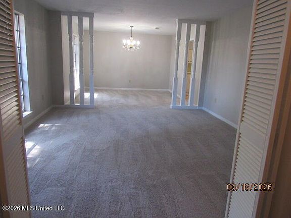 3rd image of 718 Woodhill Rd