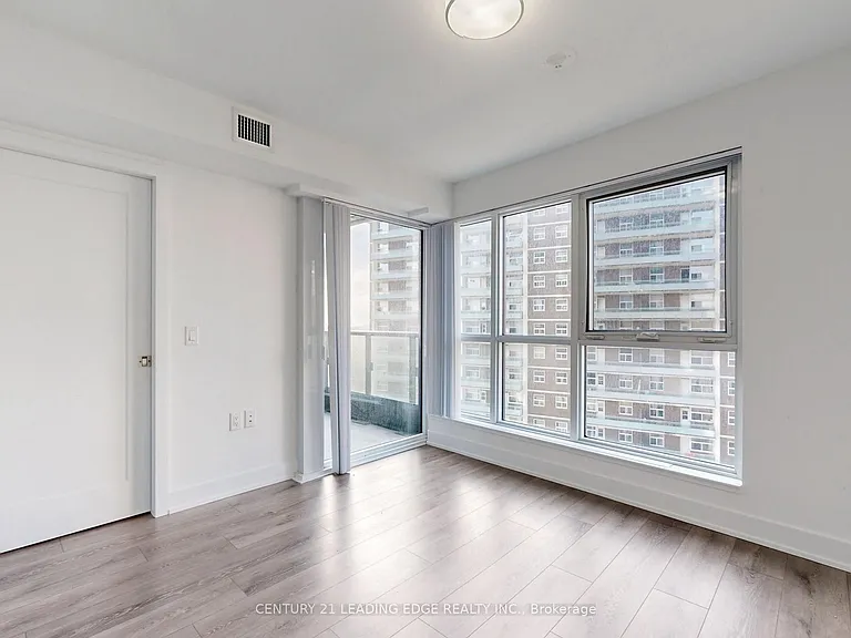 585 Bloor St E #821 — Photo 16