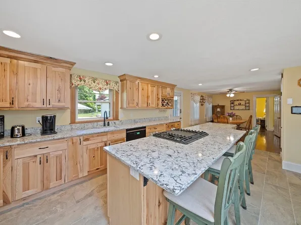 233 Pleasant St, Bridgewater, MA 02324