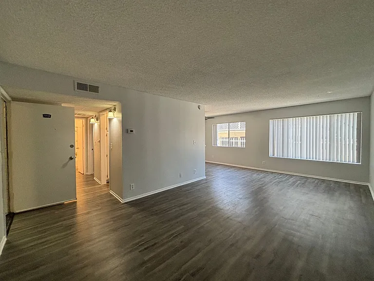 245 South Serrano Ave — Photo 31