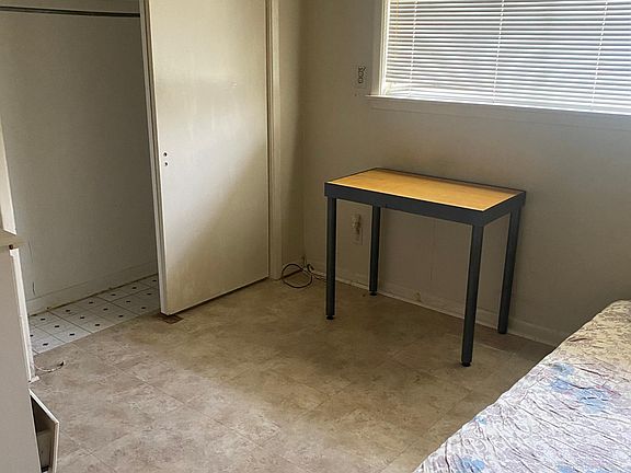3rd image of 2522 Douglas Dr