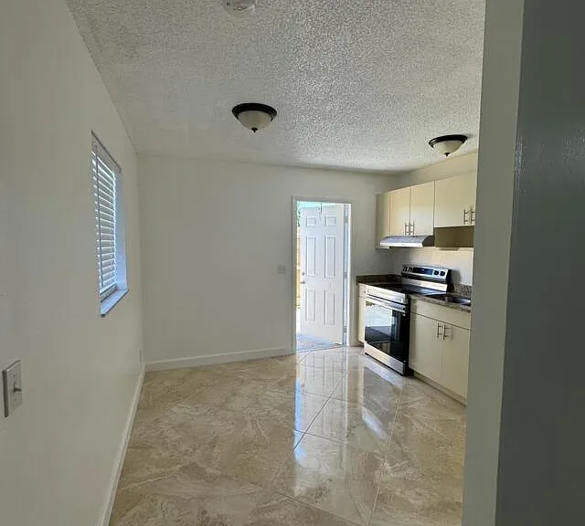 517 S F St #1 — Photo 5