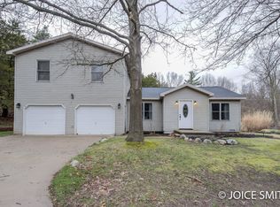 2965 Gulliford Dr SE, Lowell, MI 49331