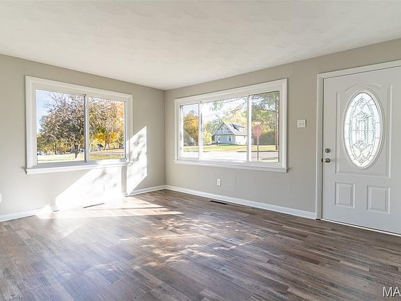 3rd image of 137 Holdinghausen Dr