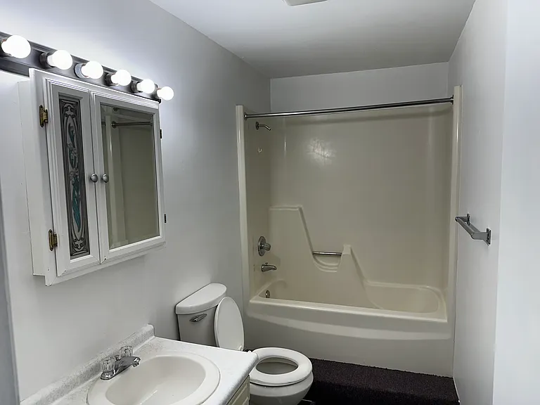 1600 2nd St #4 — Photo 2