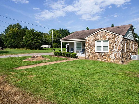 4th image of 770 Smith Ln