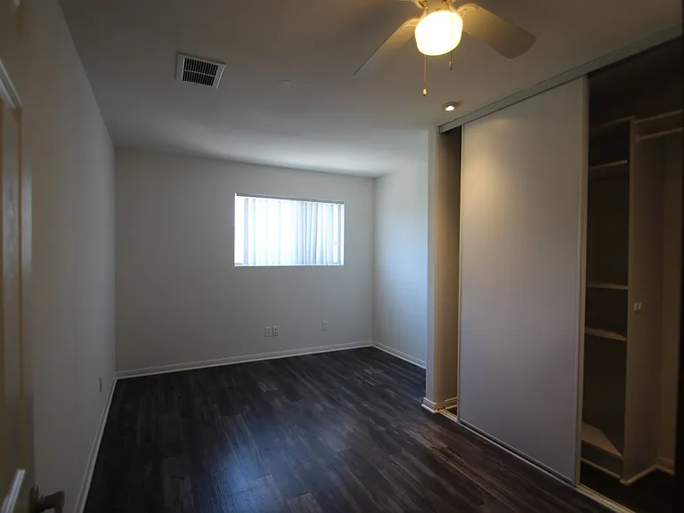 5860-5864 Mildred St — Photo 12