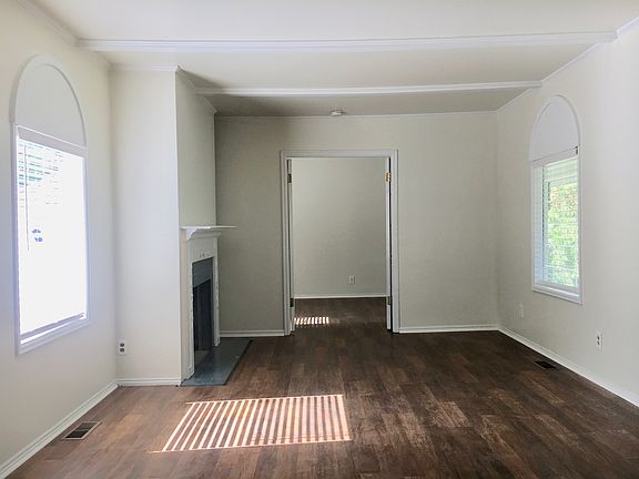 3rd image of 1163 E Wilson Ave #1