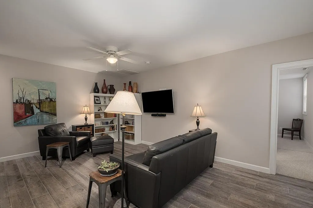723 S Boylan Ave — Photo 2