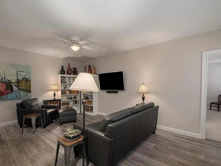 723 S Boylan Ave #101 — Photo 2