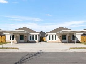 823 N Woodson Ave