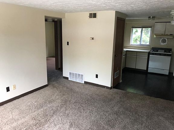3rd image of 3123 Medina Ave APT C