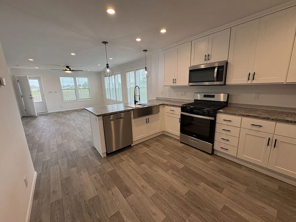 3 bed, 2.0 bath, 1502 sqft, $1,999 — Photo 4