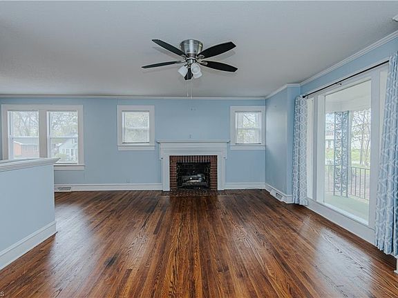 2nd image of 1323 Rainey St