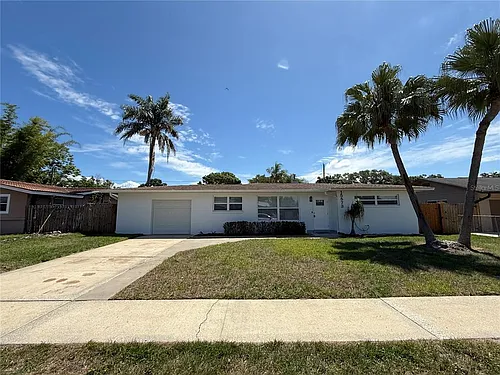15573 Bedford Cir E Photo 1