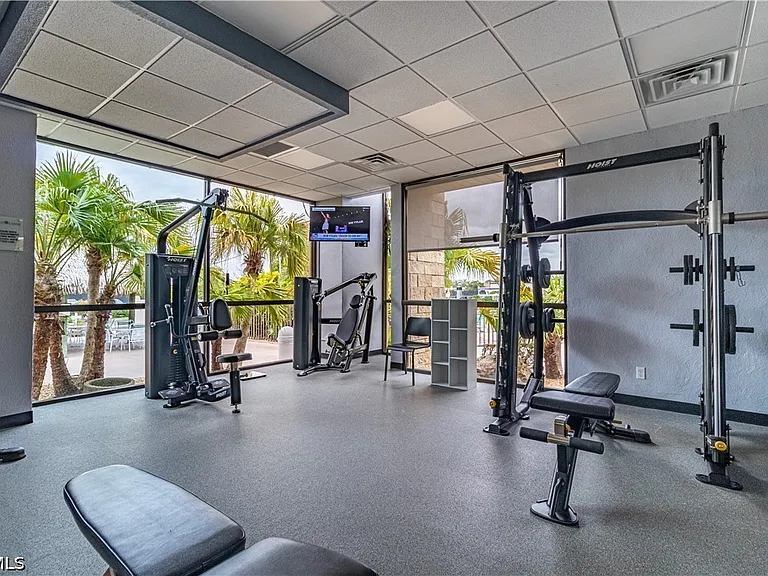 7430 Lake Breeze Dr #402 — Photo 32